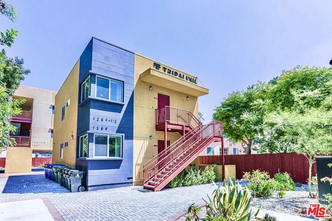 Exterior, Facade, None