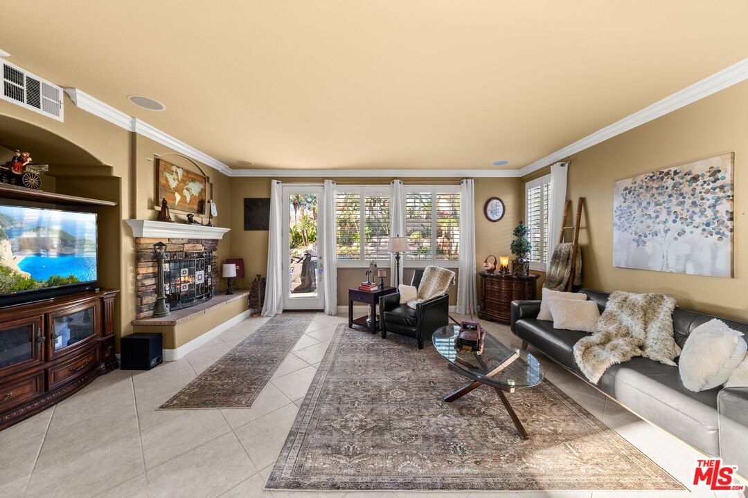Fireplace, Interior, Living room