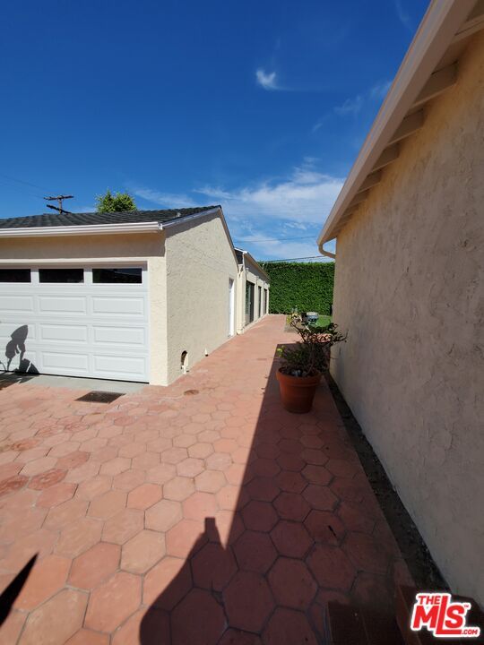 Detached Garage, Exterior