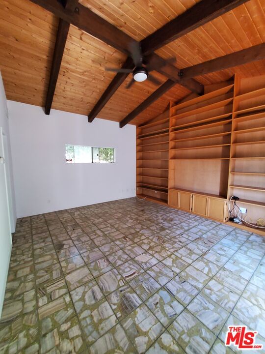 Empty room, Interior, Wooden Beams, Wooden Ceilings