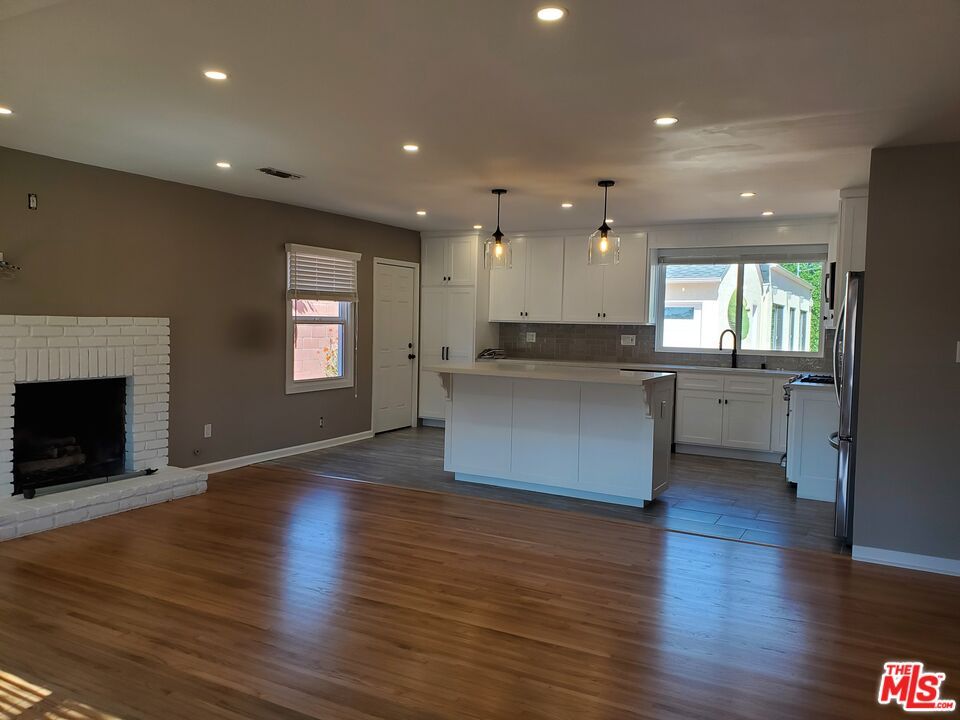 Fireplace, Interior, Kitchen, Pendant Lights, Recessed Lighting, Wood Texture Flooring