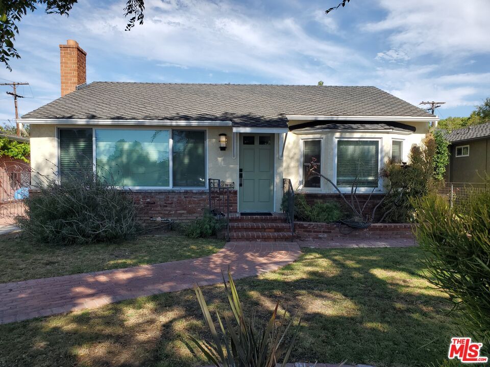 Backyard, Exterior, Facade, Ranch