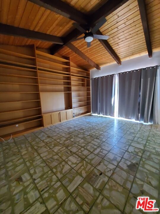 Empty room, Interior, Wooden Beams, Wooden Ceilings