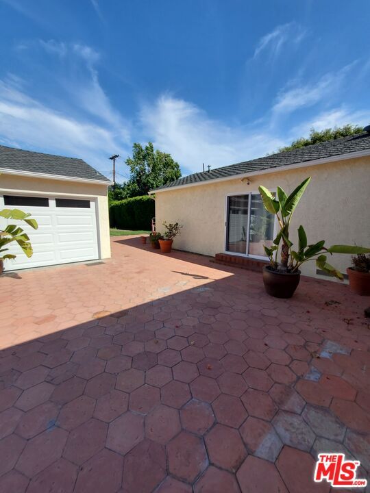Detached Garage, Exterior