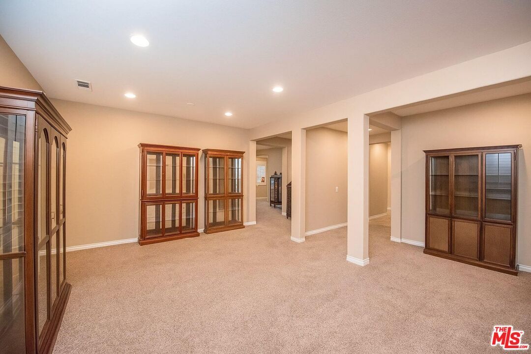 Empty room, Interior, Recessed Lighting