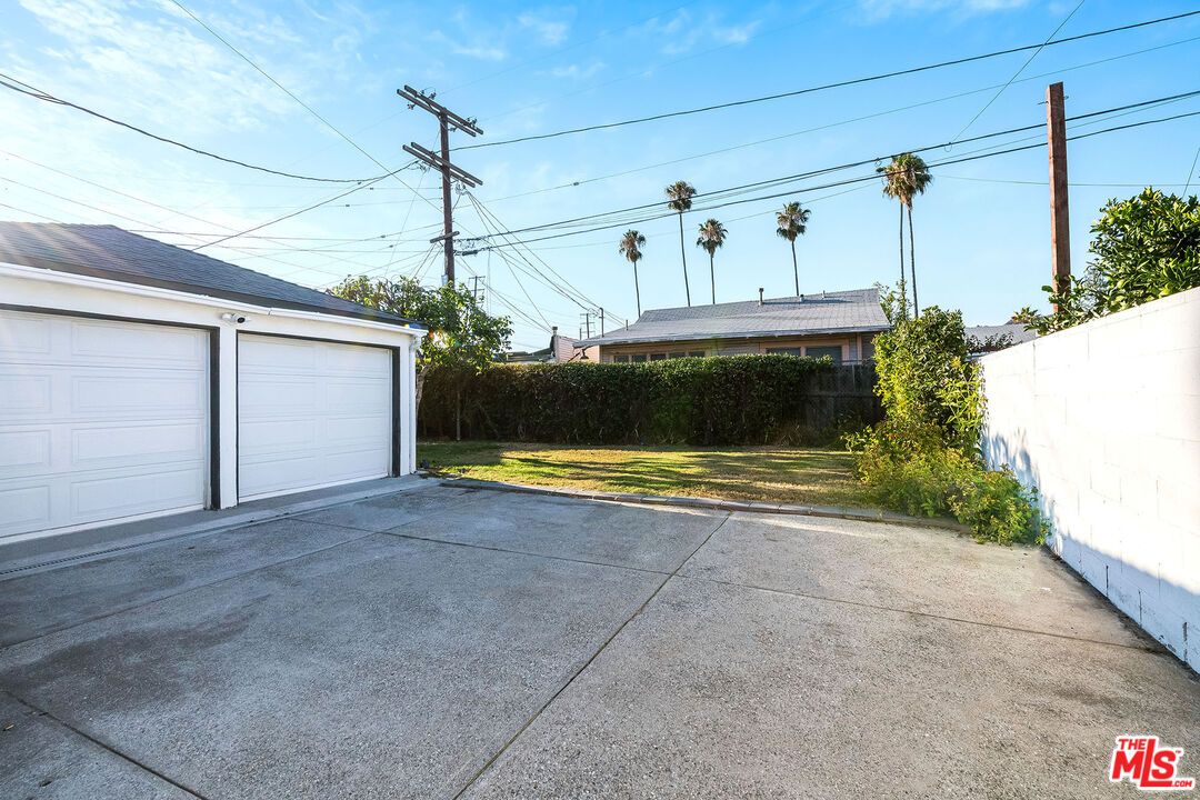 Backyard, Detached Garage, Exterior