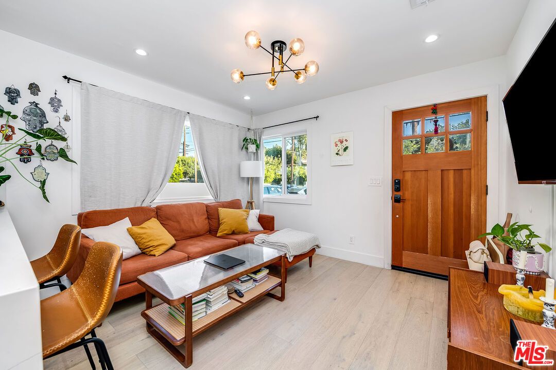 Interior, Living room, Pendant Lights, Recessed Lighting, Wood Texture Flooring