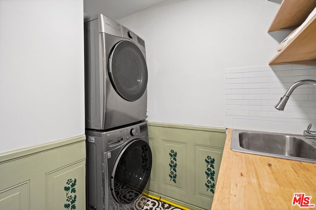 Interior, Washer