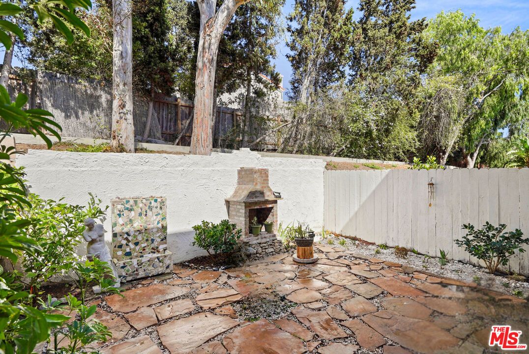 Exterior, Fireplace