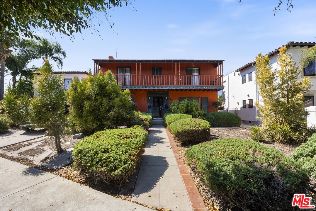 Exterior, Facade, Mediterranean