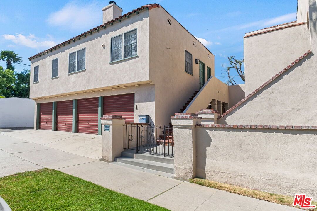 Exterior, Outdoor Kitchen