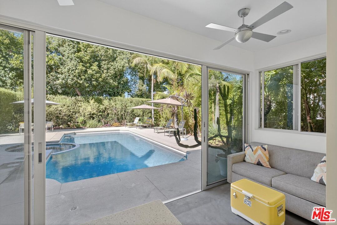 Interior, Pool, Sun Room