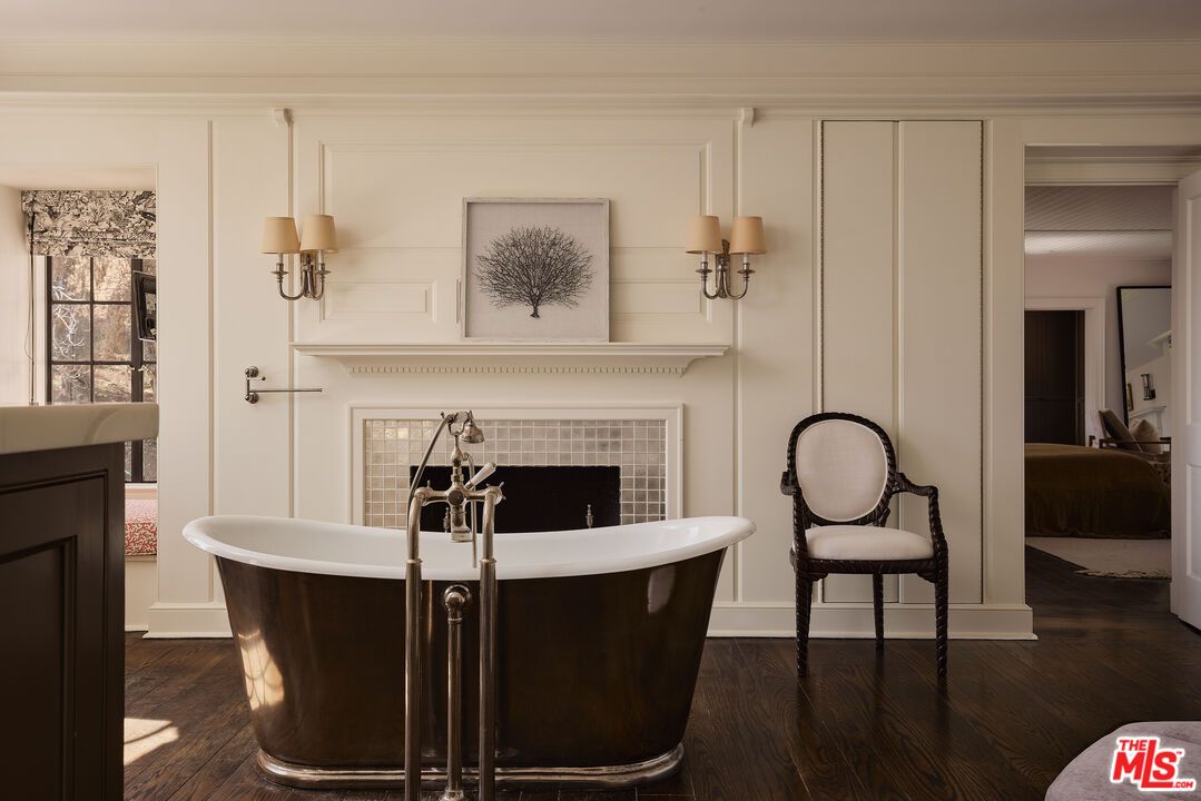 Bathroom, Fireplace, Free Standing Baths, Interior, Wood Texture Flooring