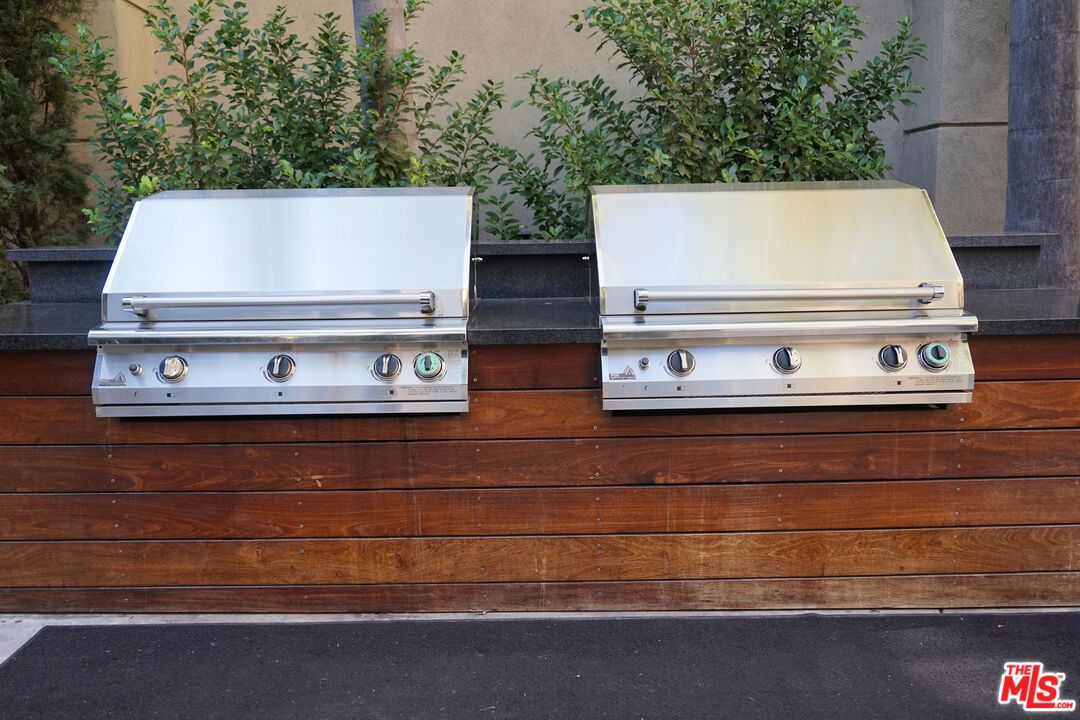 Exterior, Outdoor Kitchen