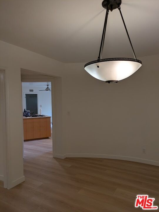 Interior, Pendant Lights, Wood Texture Flooring