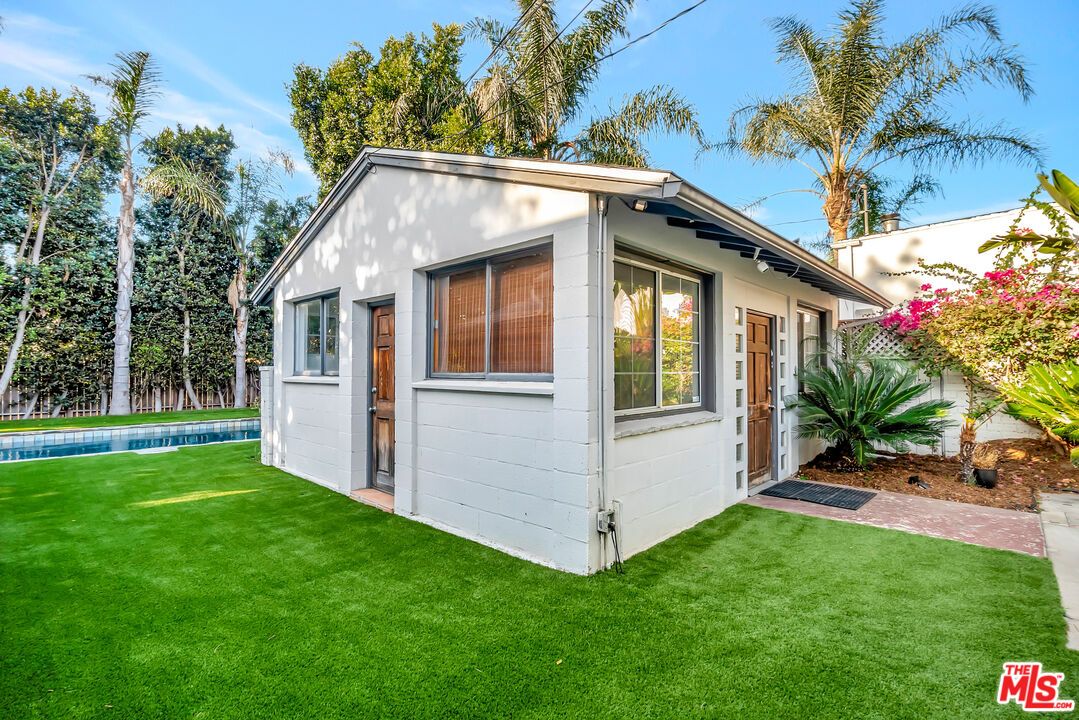 Backyard, Exterior