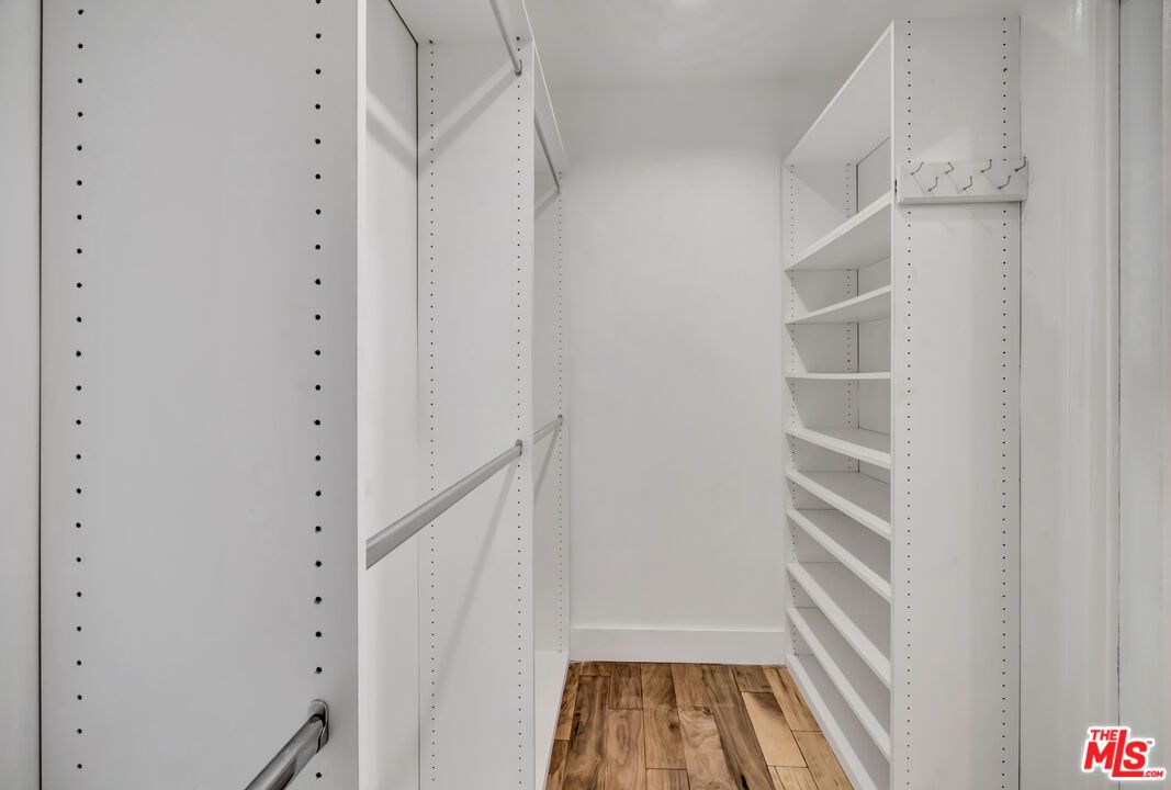 Interior, Walk-in Closets, Wood Texture Flooring