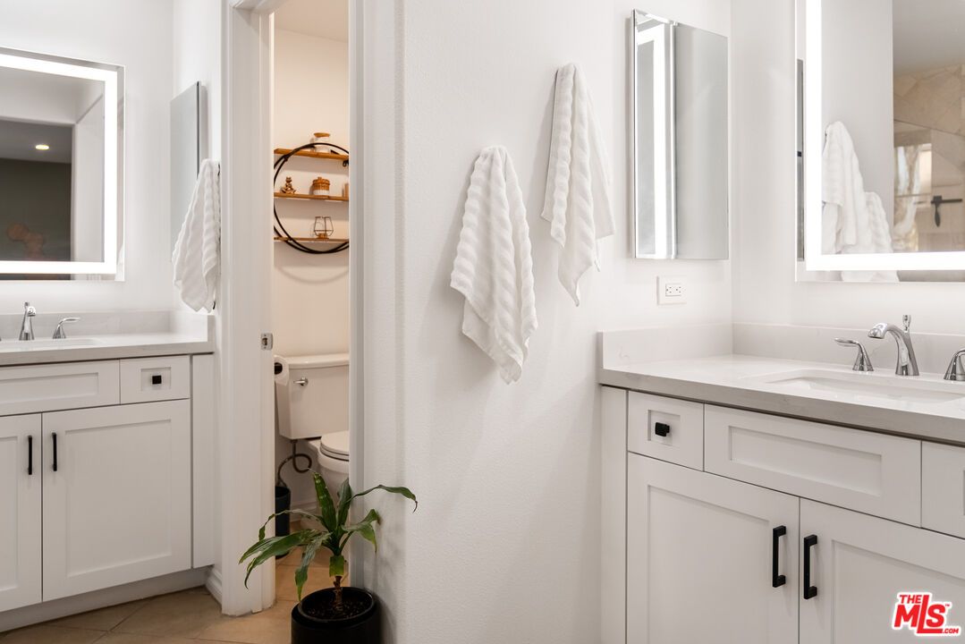 Bathroom, Dual Sink Vanities, Interior