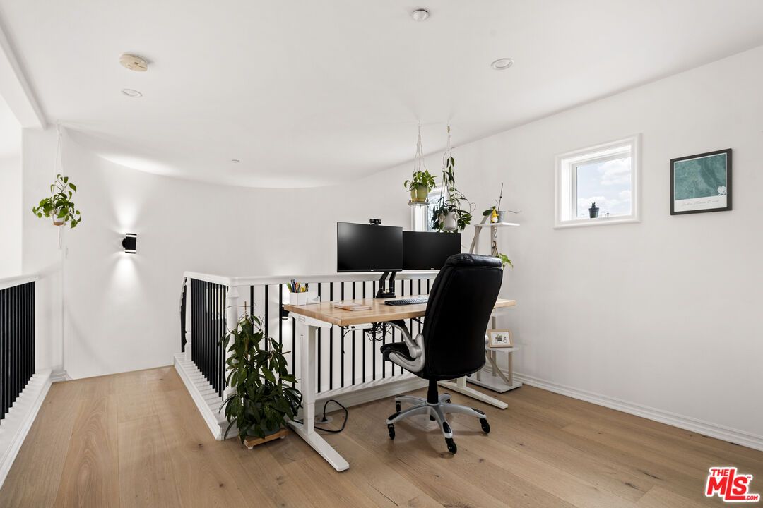 Home Office, Interior, Recessed Lighting, Wood Texture Flooring