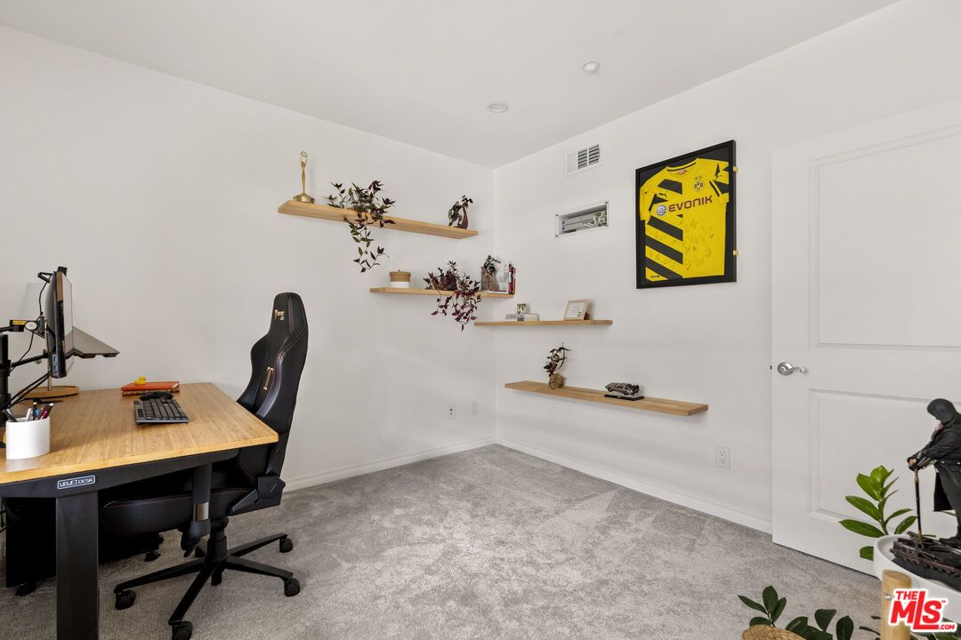 Home Office, Interior