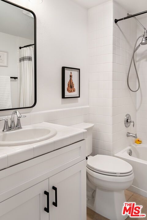 Bathroom, Interior, Tile Countertops