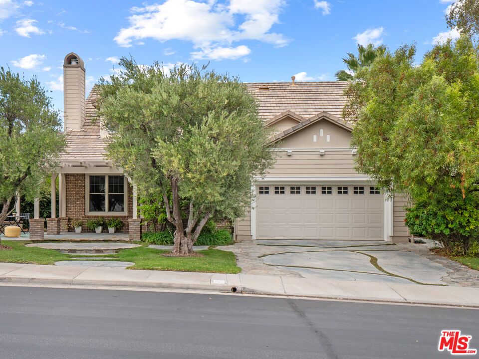 Attached, Exterior, Facade, Brick Facade, Ranch