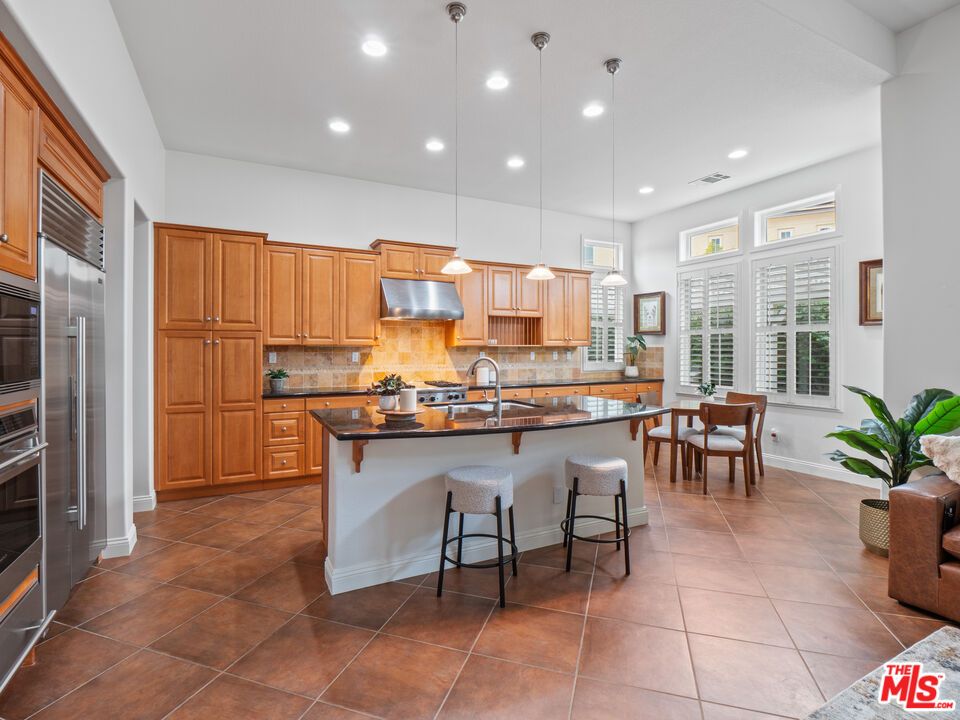 Dining room, Interior, Kitchen, Pendant Lights, Recessed Lighting, Stainless Steel Appliances