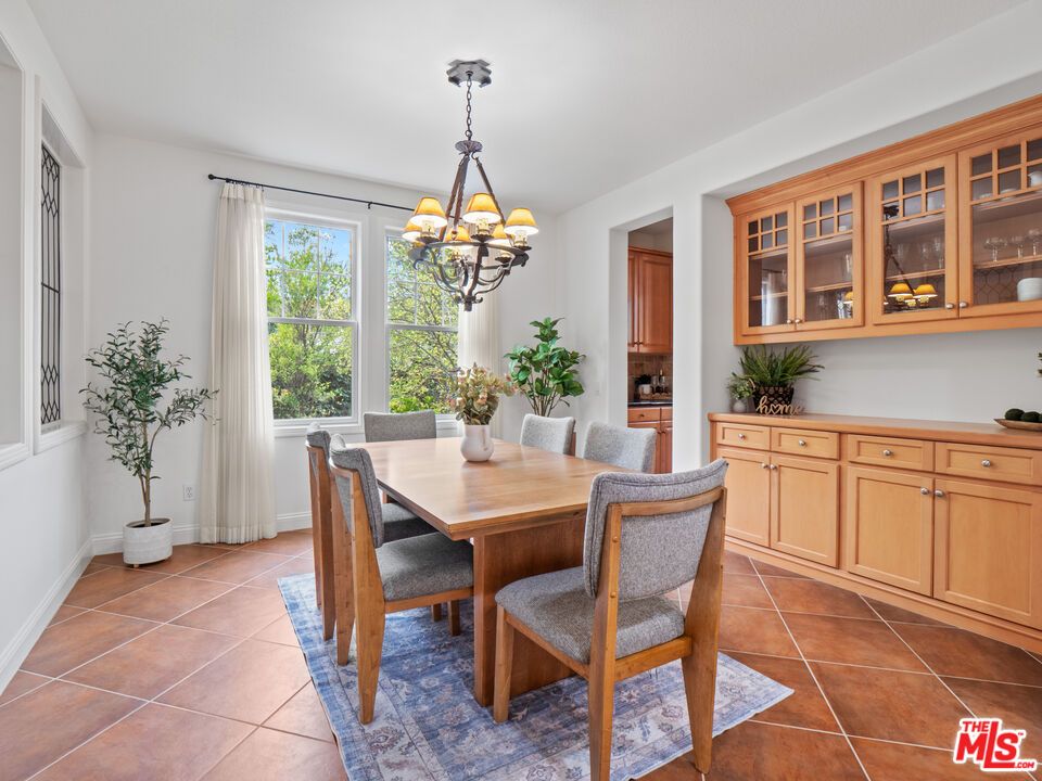 Chandelier, Dining room, Interior