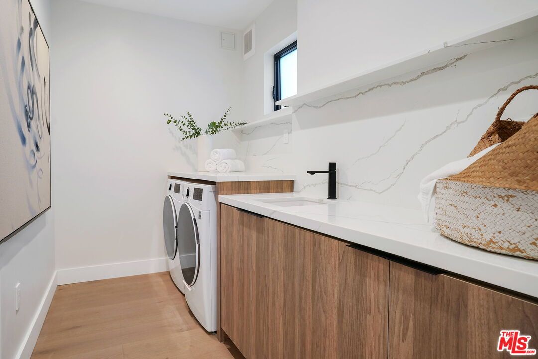 Interior, Marble Walls, Washer, Wood Texture Flooring
