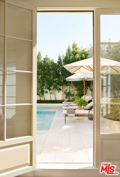 Exterior, Interior, Pool