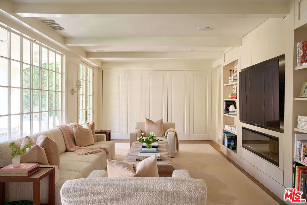 Fireplace, Interior, Living room