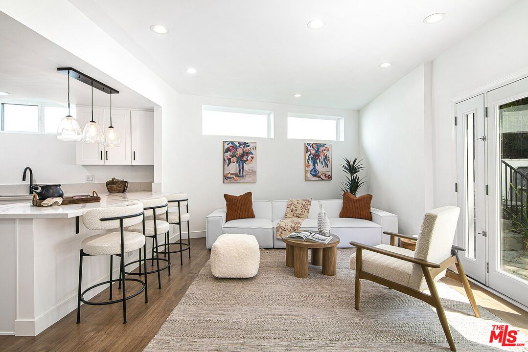 Interior, Living room, Pendant Lights, Recessed Lighting, Wood Texture Flooring