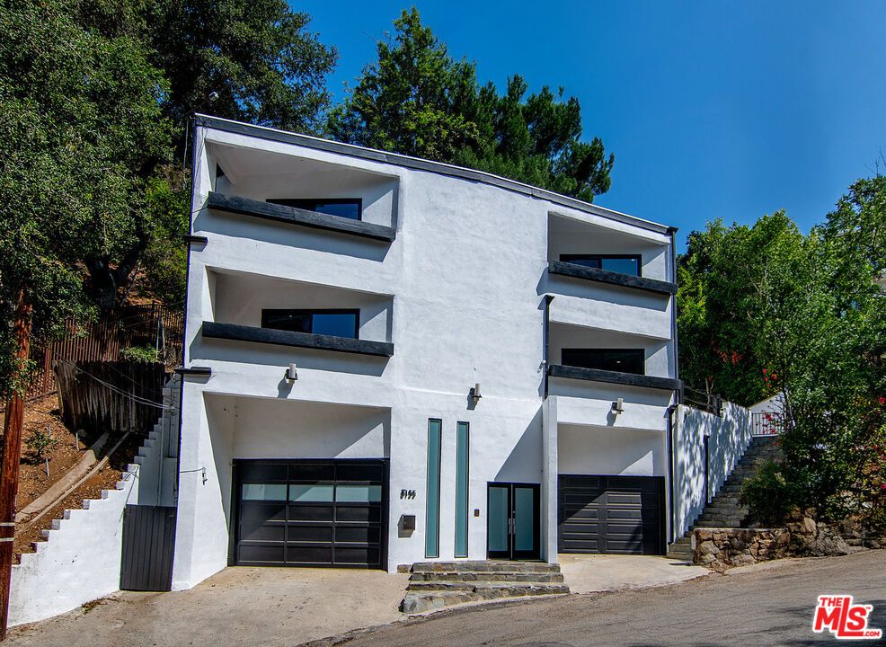 Attached, Exterior, Facade, Modern