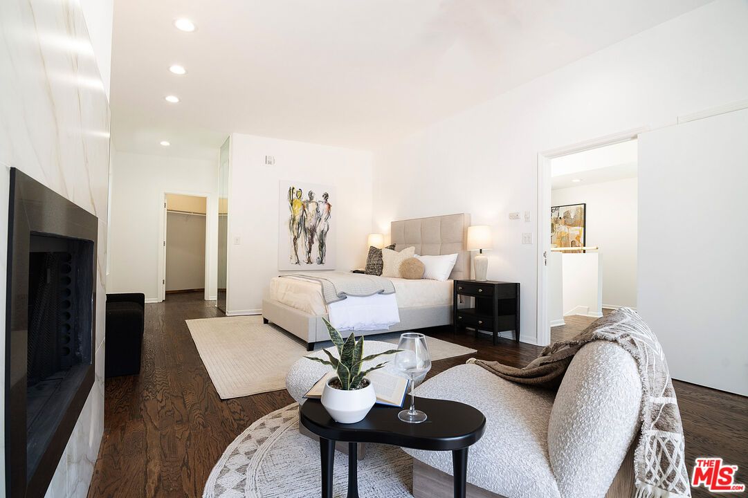 Bedroom, Interior, Living room, Recessed Lighting, Wood Texture Flooring