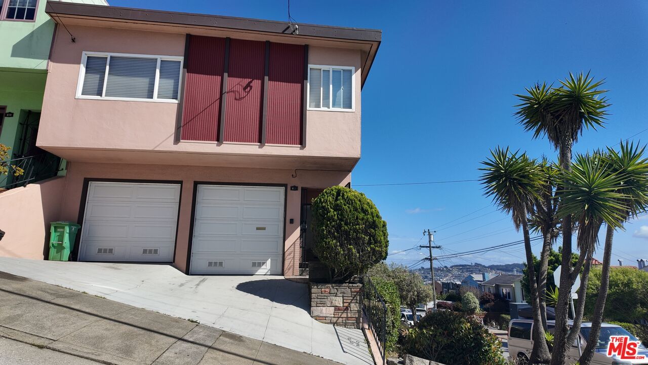 Attached, Exterior, Facade, Modern