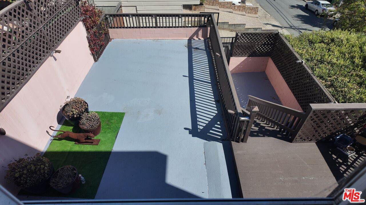 Exterior, Drone