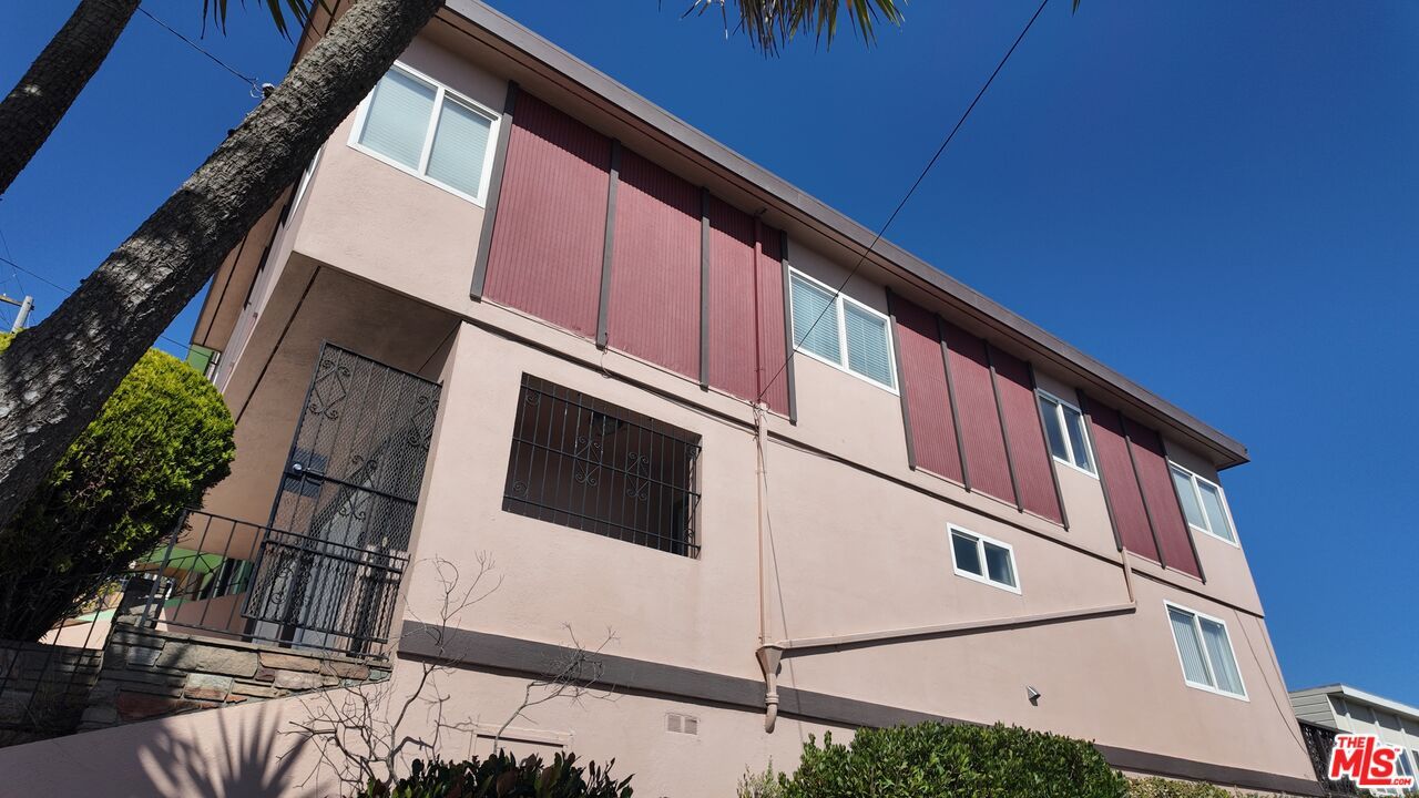 Exterior, Facade, None