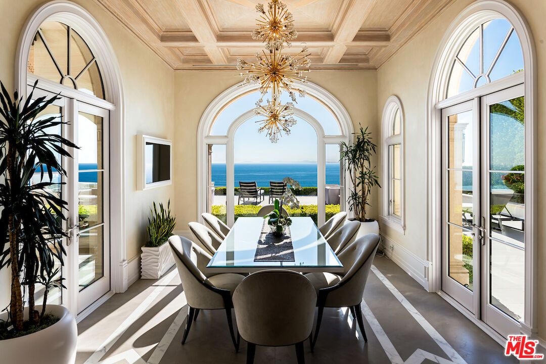 Dining room, Interior, Water