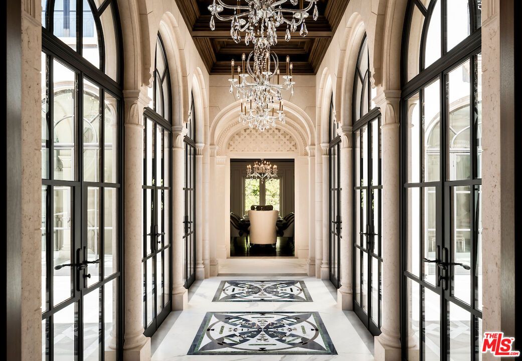 Chandelier, Interior