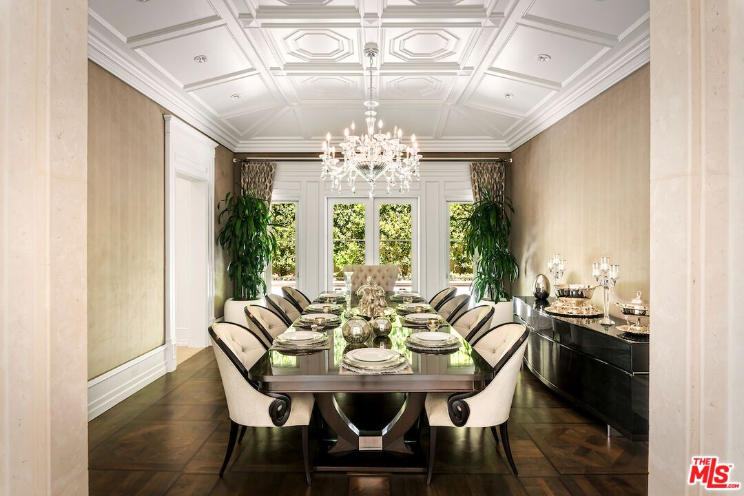 Chandelier, Dining room, Interior, Recessed Lighting, Wood Texture Flooring