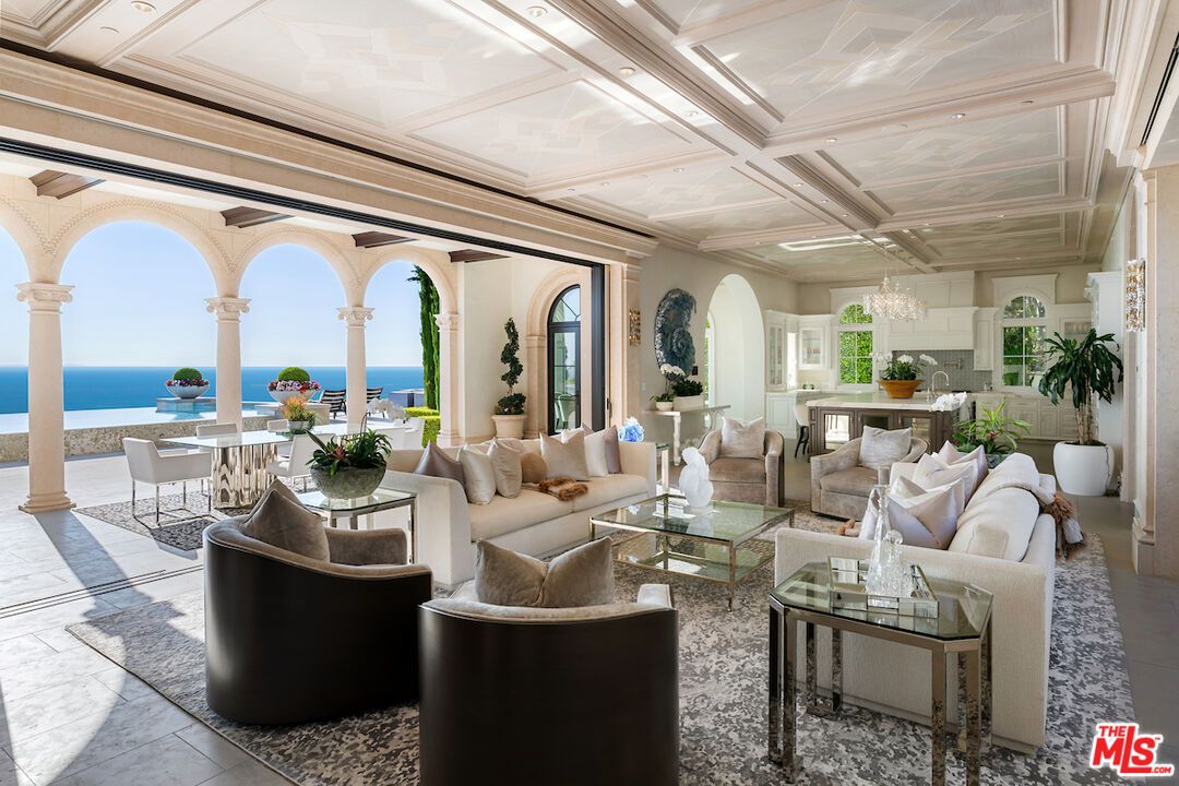 Chandelier, Dining room, Interior, Living room, Recessed Lighting, Water