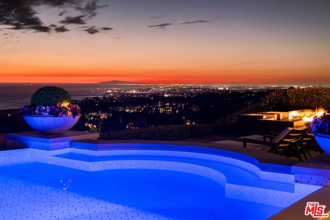 Exterior, Pool, Water