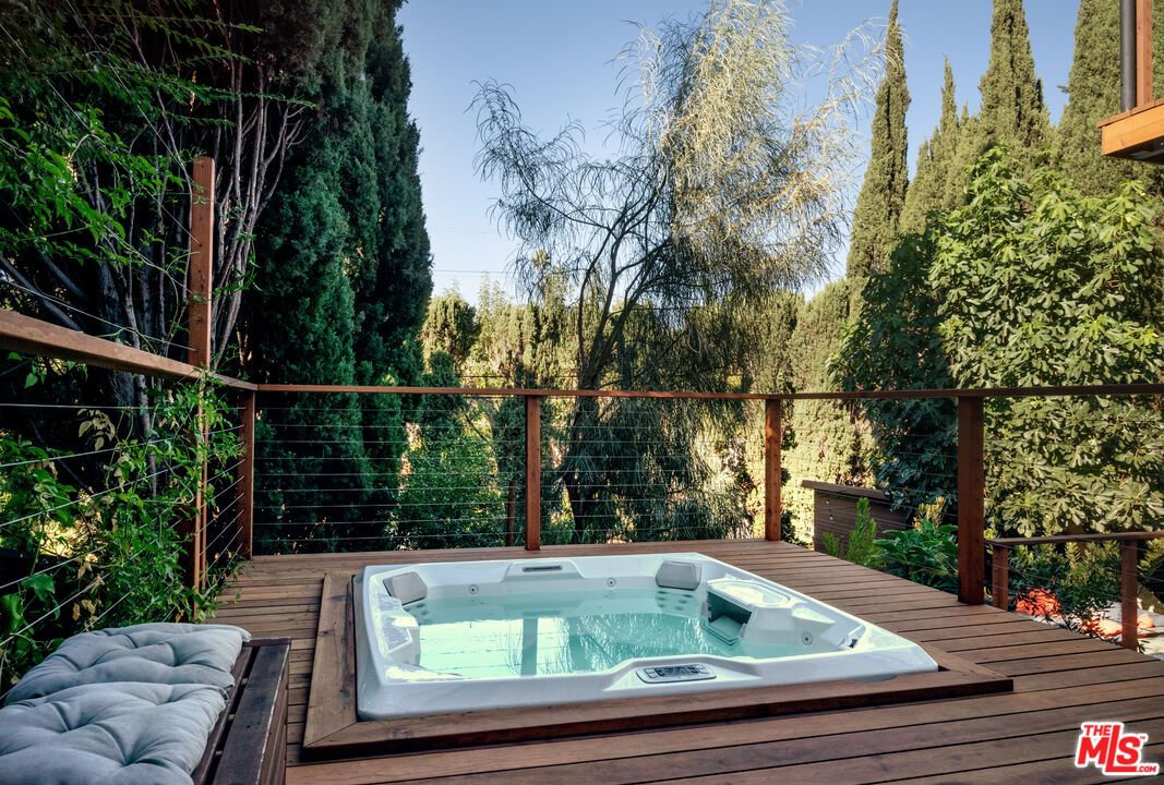 Exterior, Hot Tub