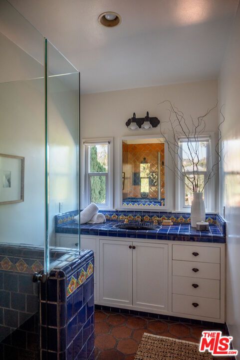 Bathroom, Interior, Recessed Lighting, Tile Countertops