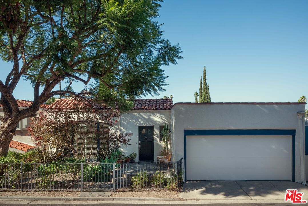 Attached, Exterior, Facade, Spanish Mediterranean
