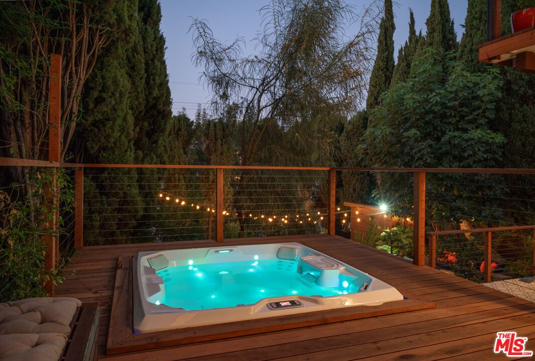 Exterior, Hot Tub