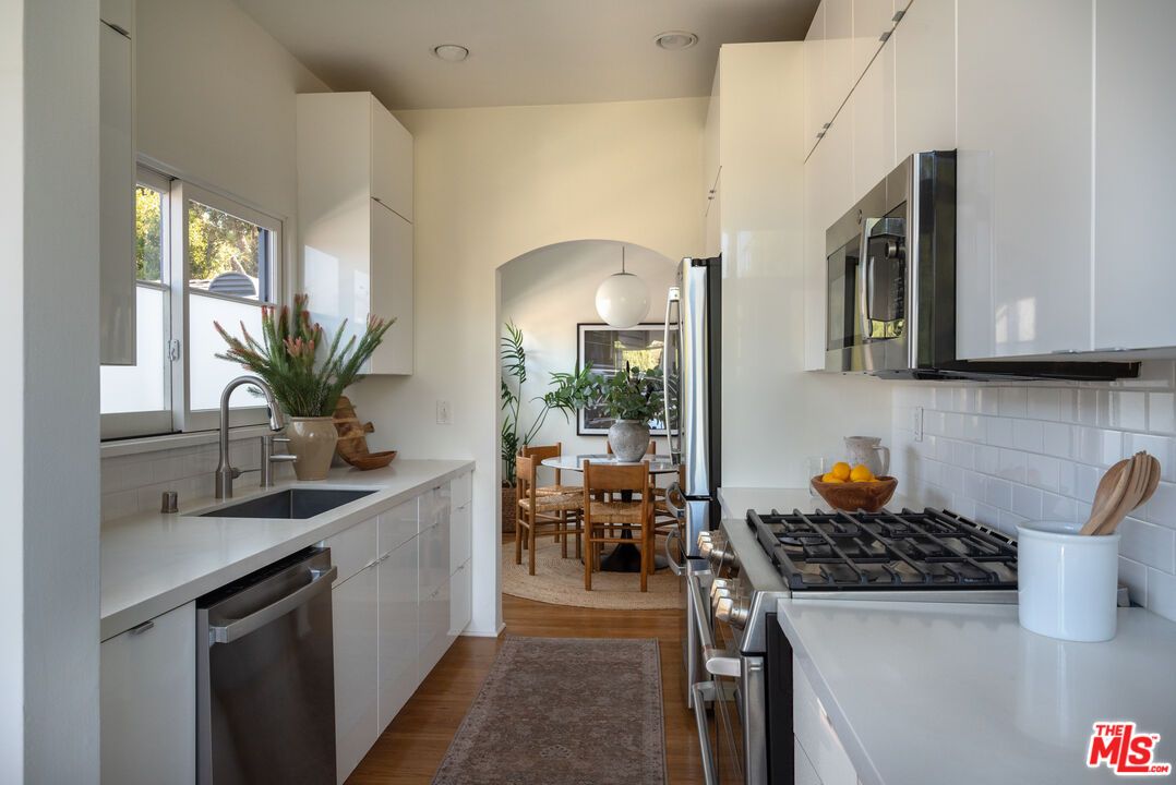 Dining room, Interior, Kitchen, Pendant Lights, Recessed Lighting, Stainless Steel Appliances, Wood Texture Flooring