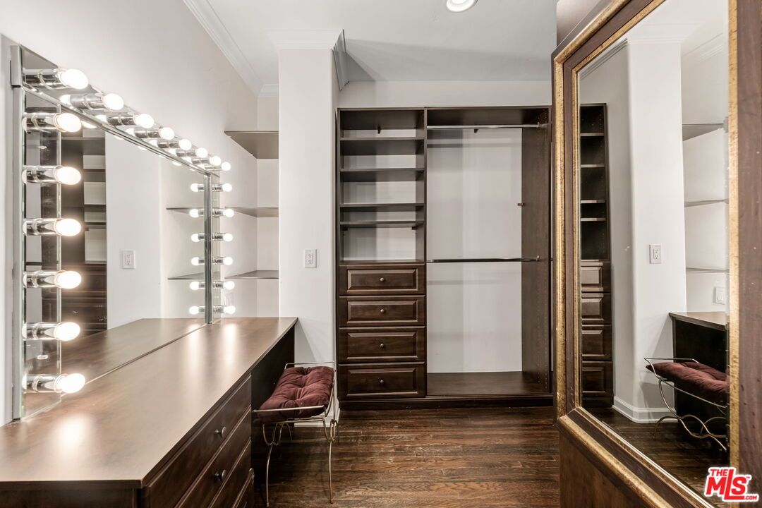 Interior, Recessed Lighting, Walk-in Closets, Wood Texture Flooring