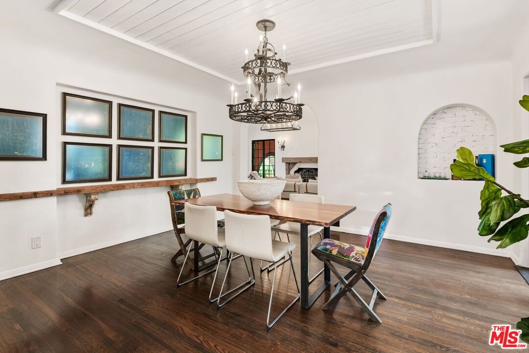 Chandelier, Dining room, Fireplace, Interior, Wood Texture Flooring