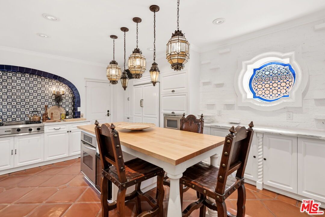 Dining room, Interior, Pendant Lights, Recessed Lighting